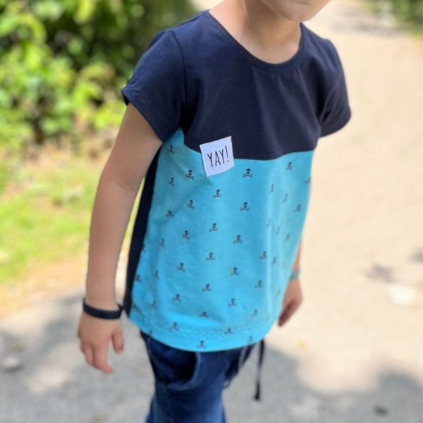 Tragefoto T-Shirt aus hochwertigem Jersey mit coolem Piraten-Design an einem Kind