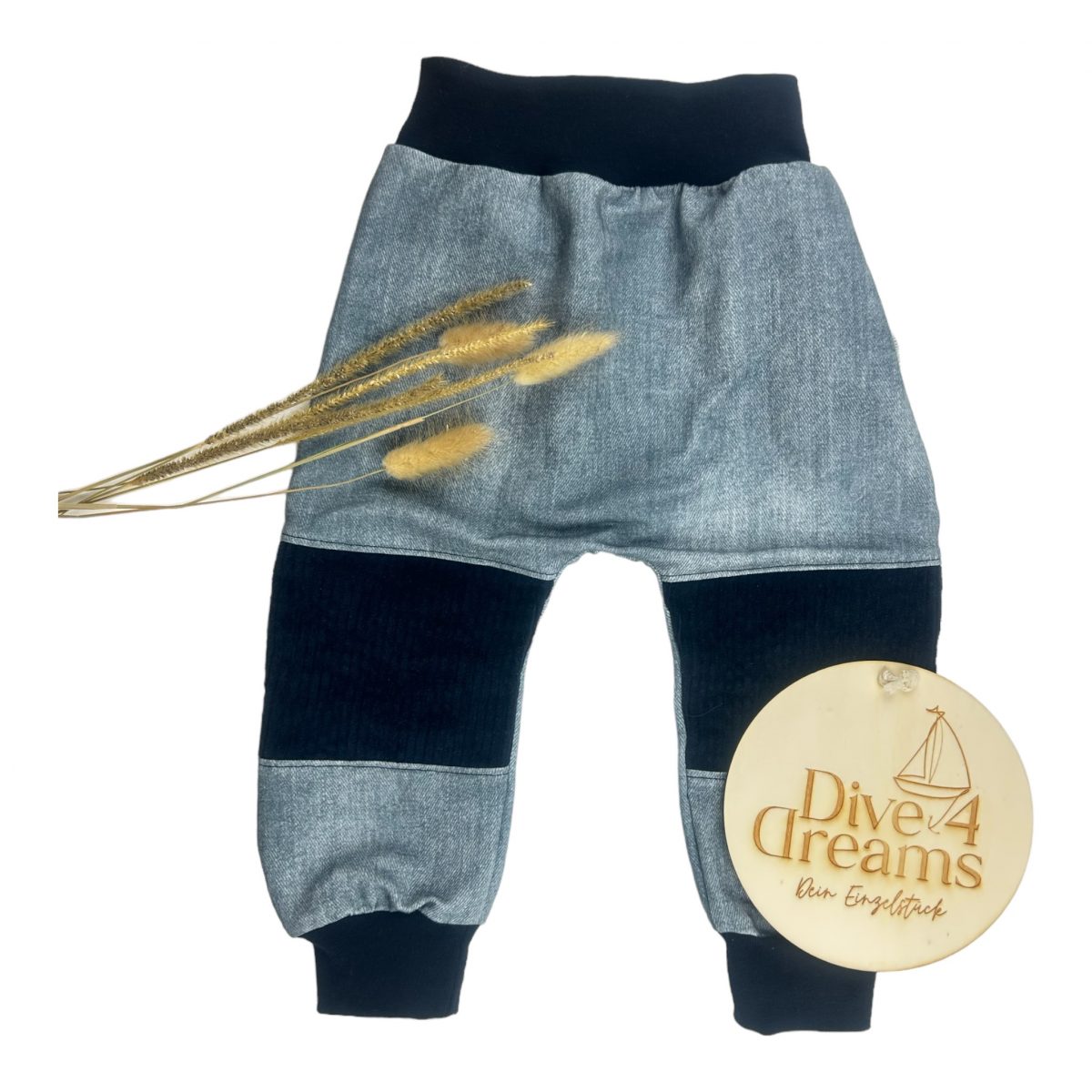 Räuberhose aus Bio-French Terry mit robustem Cord an den Kniebereichen, perfekt für Krabbelkinder und Kinder zum Spielen; mit bequemem Bauchbündchen