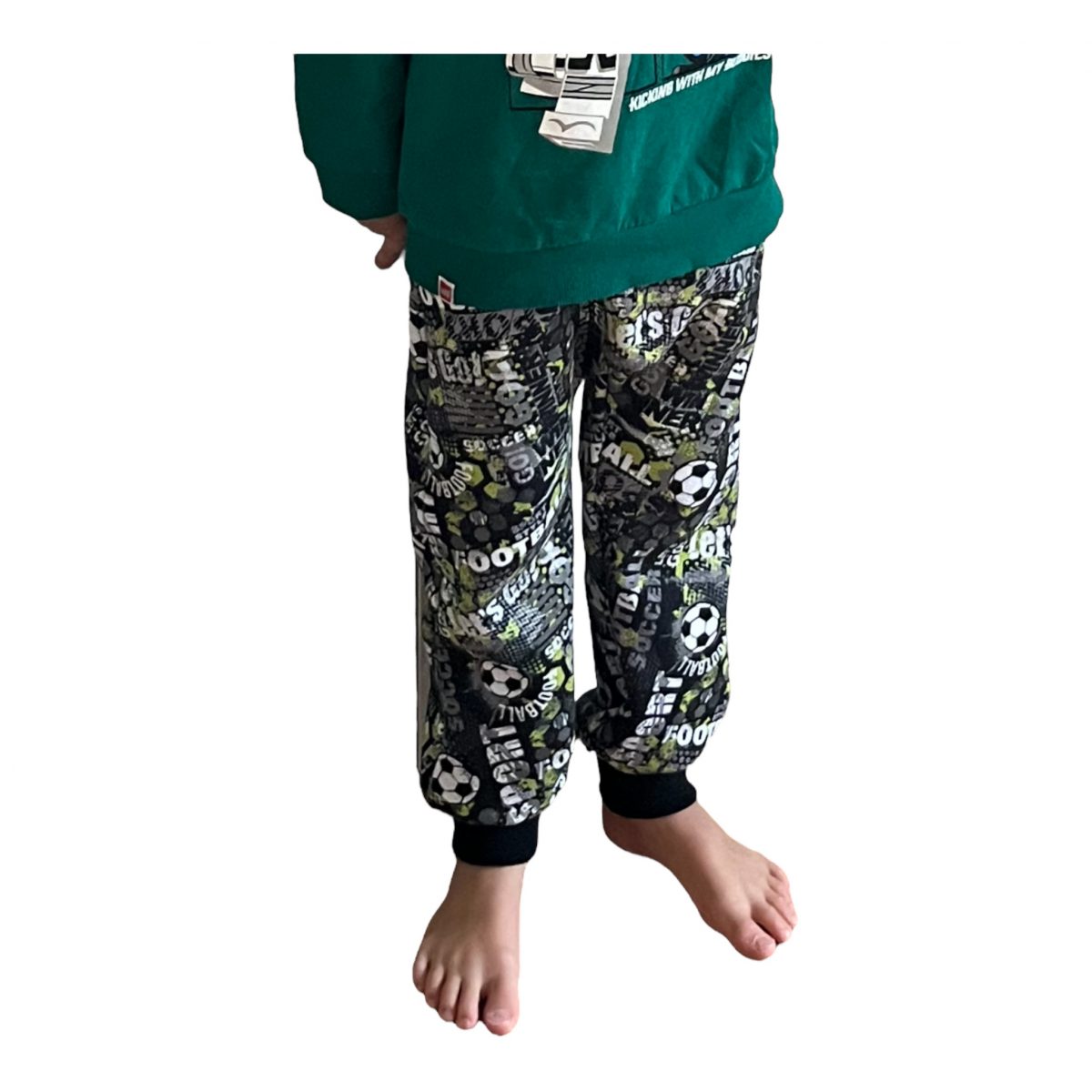 Tragefoto Mitwachshose an einem größeren Kind; die Hose sitzt wie eine Jogginghose